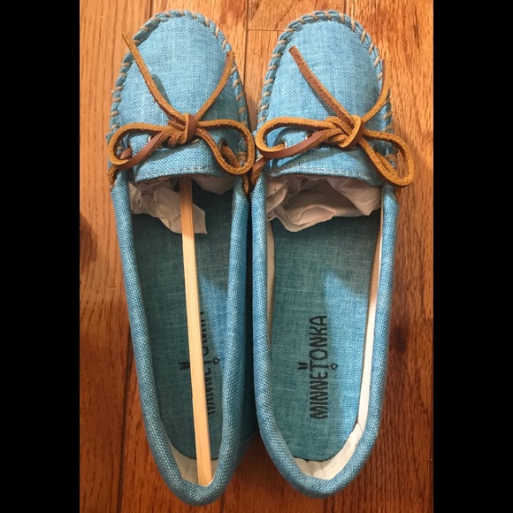 MINNETONKA CANVAS LIME MOCCASINS PRICE IS FIRM - Picture 3 of 4